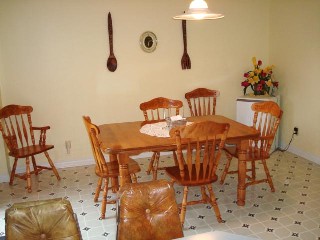 462-niagara-kitchen-with-dinette.jpg