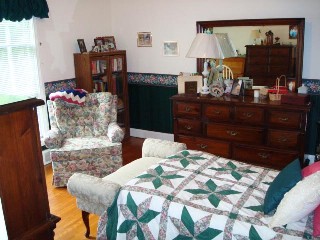 462-niagara-master-bedroom.jpg