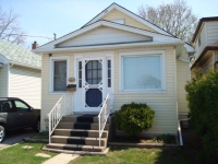 Beautiful Downtown Bungalow on 14 Wilson Street